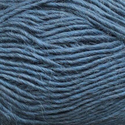 Close up af Camarose blå lamauld fv. 6800