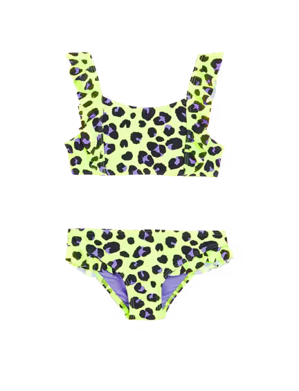 Todelt badedragt med gulgrøn baggrund og sort og lilla leopardmønster. Sættet består af en crop top med brede stropper og matchende bikinitrusser.