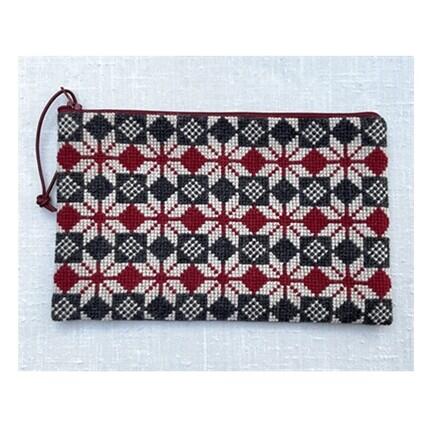 stalla-roed-clutch-baldyre-broderi-soeren-nielsen