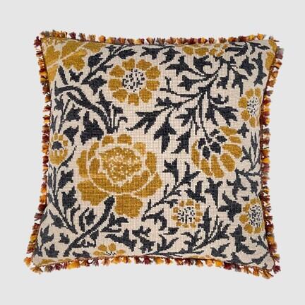 Hybenrose broderikit pude fra Baldyre – korsstingsbroderi med blomster og blade