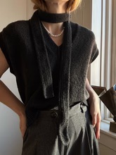 Model ved vindueskarm iført vest no 9 fra my favorite things knitwear strikket i yak fra Lang Yarns