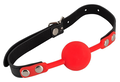 Bad Kitty Naughty Toys Gagball Red – rød mundknebel med sort læderlook-rem, justerbar pasform og metalspænde, ideel til BDSM og dominansleg.