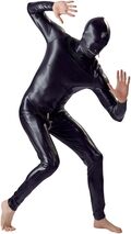 Black Level Full Body Suit – sort wetlook heldragt med lynlås, tætsiddende unisex fetishdragt med fuld kropsdækning, perfekt til dominans og rollespil.