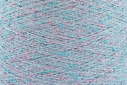 close up af garnet Kin Gin fra ITO yarn i farven Pink blue