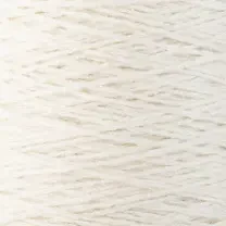 Close up af garnet Shimo fra ITO garn i farven raw white