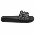 Sort slipper med glitrende rem og LOVE-detalje på hvid baggrund