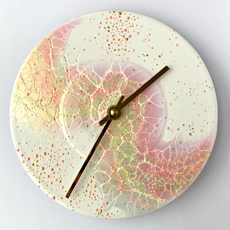 Linguaphone 23 – lille lyserødt og gult unika vægur fra Redesigna