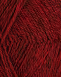 close up af garnet finull fra Rauma i farven 4120 roed meleret