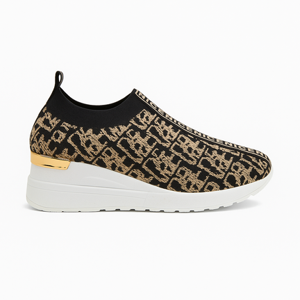 Slip-on sneaker i sort og beige med mønster og hvid platformsål
