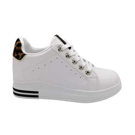 Hvid platform sneaker med leopard hælkappe og stribet sål