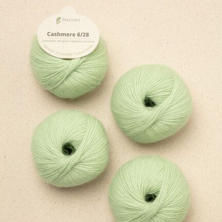 Pascuali Cashmere 6/28 – farven Spring Green. Økologisk luksusgarn i 100% cashmere uld, lys forårsgrøn nuance.