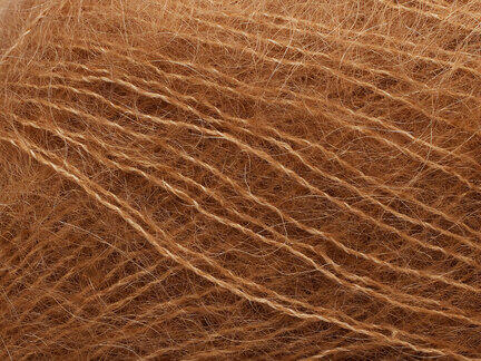 close up af garnoegle tilia fra filcolana i farve 363 caramel