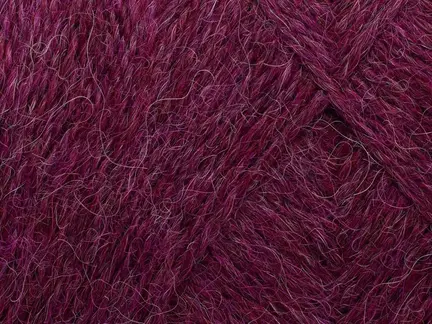 close up af garnnoegle af maerket vilja fra filcolana farve Boysenberry Melange