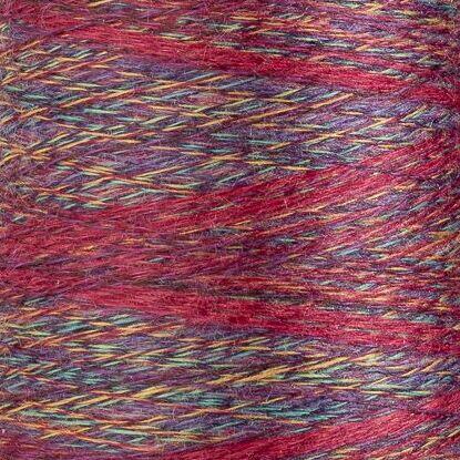 Close up af garnet Niji fra ITO garn i farven shades of purple