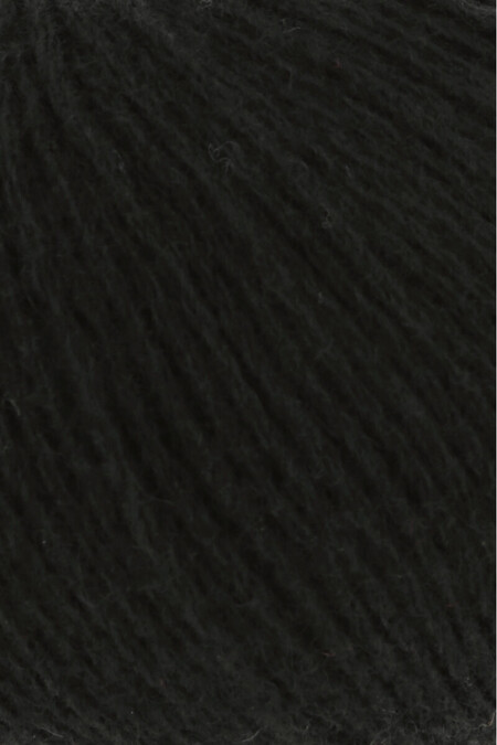 Nærbillede af Lang Yarns Yak garn i sort 104 – merino og yakuld