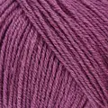 close up af garnnoegle merino fra knitting for olive i farven brombæris