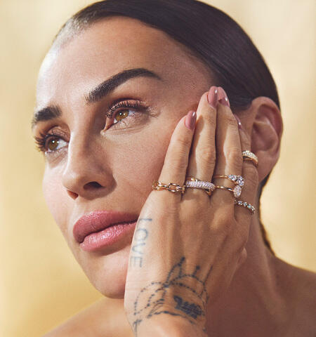 Medina wearing STELLAR ring in 8 karat gold with zirconia.