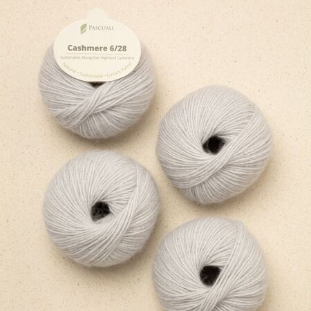 Cashmere 6 28 fra Pascuali i farven feather 06