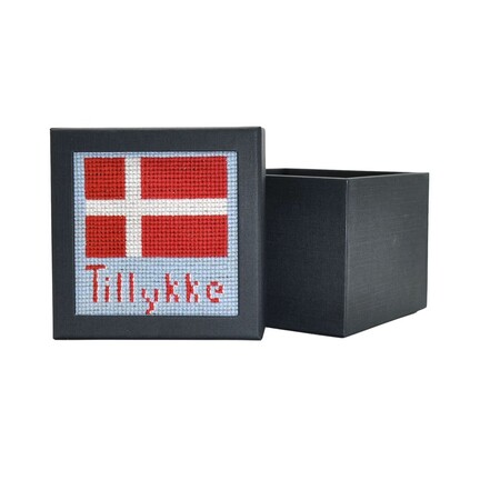 Mini broderi fra Fru Zippe monteret i sort japansk inspireret passepartout æske