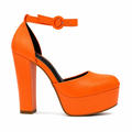 Orange plateau pumps til dame med høj blokhæl, lukket tå og ankelrem med spænde