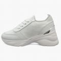 hvid damesneaker, sneakers med kilehæl, sok sneaker, strik sneaker dame, hvide sneakers dame, sporty damesko, moderne sneakers, sneakers med strik, hvide sokkede sneakers, slip-on damesko, komfort sneakers dame, hvide sportssko, stilrene sneakers, chunky 