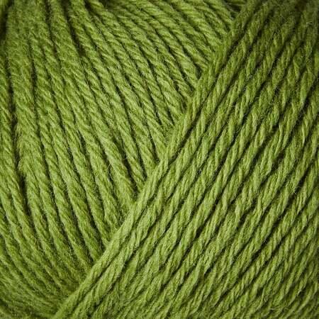 close up af garnnoegle heavy merino fra knitting for olive i farven ærteskud