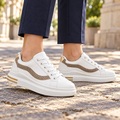 Tempo 8583 Sneaker – Guld vist på model