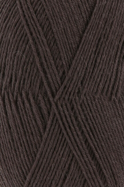 Close up af Garnnøgle fra Lang Yarns strømpegarn super soxx i farven brown