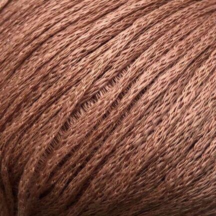 Close up af garnnøgle fra camarose løvetand i farven gammelrosa