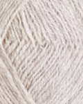 close up af garnet finull fra Rauma i farven lys beige meleret 4078