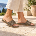 EasyFit KL30 Sandal – Leopard med små pletter vist på model