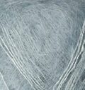 Close up af Isager Silk Mohair farve 41 lys blå