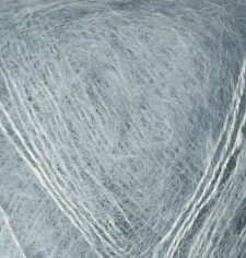 Close up af Isager Silk Mohair farve 41 lys blå