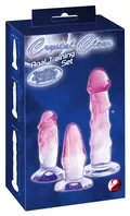 Crystal Clear 3-delt analtræningssæt med en gennemsigtig buttplug og to teksturerede analdildoer med sugekopbase.