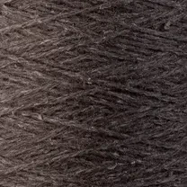 Close up af garnet Shimo fra ITO garn i farven dark brown