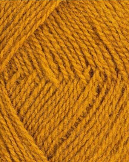 close up af garnet finull fra Rauma i farven moerk sennepsgul 4076