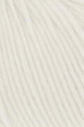 close up af garnnoegle fra lang yarn merino 120 farve 002 raahvid