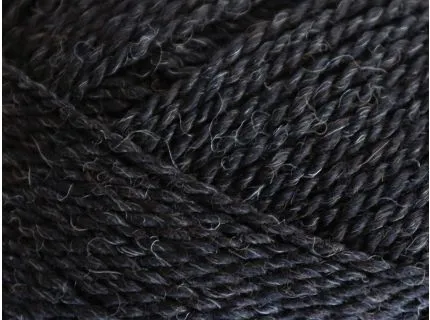 Close up af Garnnøgle Marshdale fra Filcolana i farven Obsidian - 962