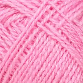 close up af garnet finull fra Rauma i farven rosa 479