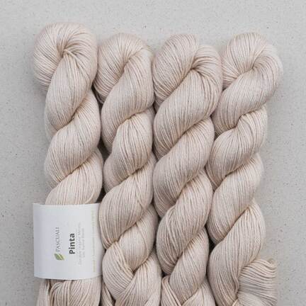 4 garnnoegle af maerket pinta fra pascuali i farven beige farvenummer 122