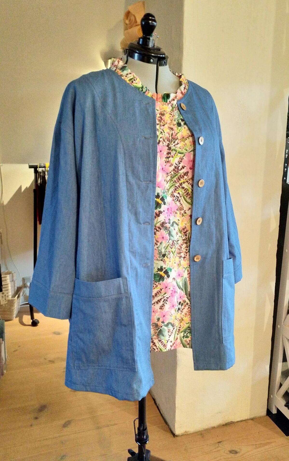 Skjorte-jakke med lommer. Syet i Bomuldschambray, vasket bomuld. | 4XL | Sypaian