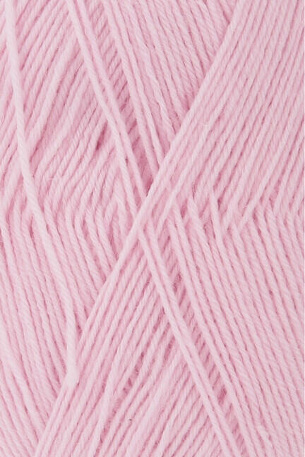 Close up af garnnøgle fra Lang Yarns strømpegarn super soxx i farven lys rosa