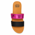 Sorte slides med pink metallic rem og komfortsål på hvid baggrund