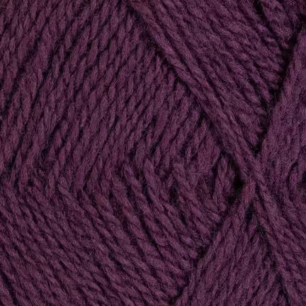 Nøgle Rauma Finull garn i farven 470 Mørk Lilla – 2-tråds norsk uld i dyb lilla nuance.