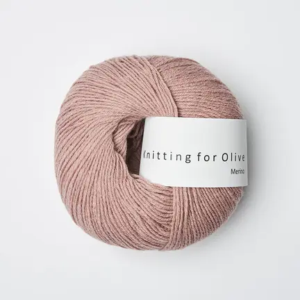 garnnoegle merino fra knitting for olive i farven gammelrosa