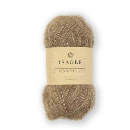 Isager Soft Fine garnnøgle i farven E7s, der viser garnets bløde tekstur og rige naturlige nuance