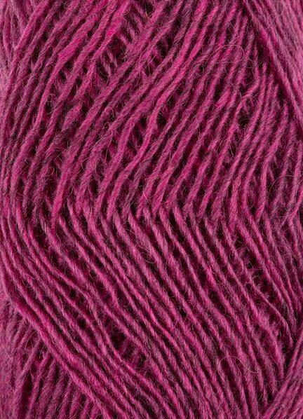 Close up af garnet fjallalopi fra istex i farven river beauty