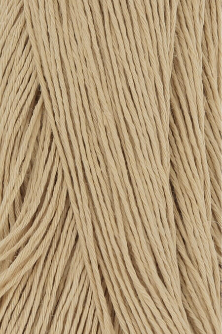 Close up af garnnøgle Crealino fra Lang Yarns i farven 39 Camel
