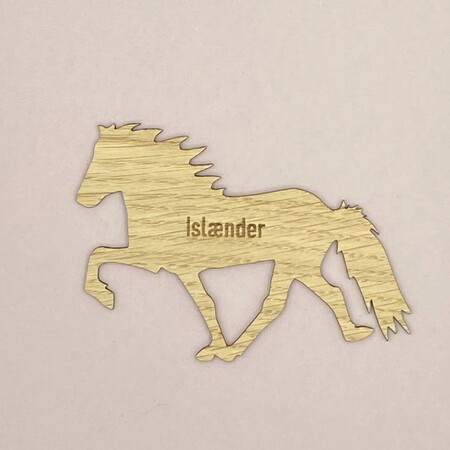 Islændehest i egefineret birk – hesteornament design 03