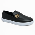 Sort slip-on loafer med gulddetalje og hvid sål